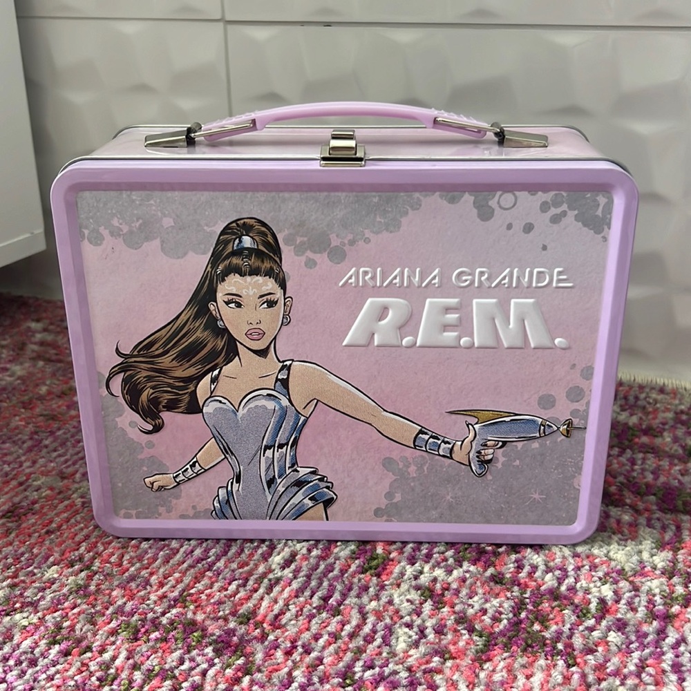 Ariana Grande R.E.M. lunchbox and thermos